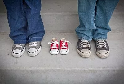 Для фотосессии - да, для ежедневной носки - нет. Чем опасны кеды и стоит ли их покупать детям?