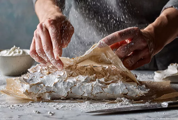 Рулет, который липнет к пергаменту: честный тест яблочной «Павловой» без сахара