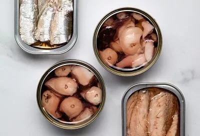 Треску подменяют минтаем, а консерванты превышают норму: как контролируют безопасность рыбы в России