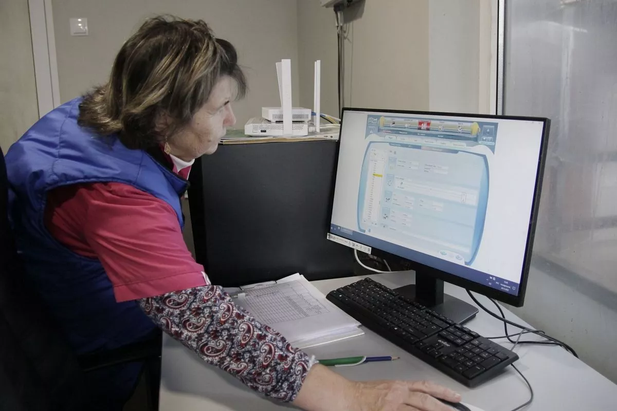 Техник-осеменатор фермы из Новопокровского сельского поселения Валентина Власова следит за поголовьем с помощью компьютерной программы. Техник-осеменатор фермы из Новопокровского сельского поселения Валентина Власова следит за поголовьем с помощью компьютерной программы.