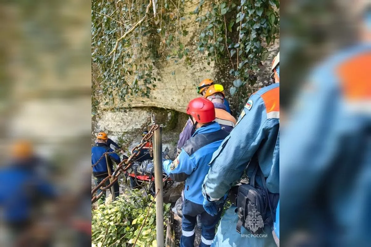 Сорвался с 200-метровой высоты. Спасатели эвакуировали из Тисо-самшитовой рощи погибшего сочинца
