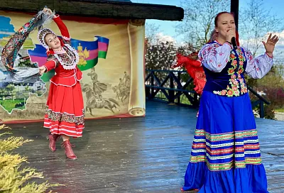 Круиз на виноградники, казачьи угощения и забег в юбках: как туристам отметить 8 Марта в Краснодарском крае