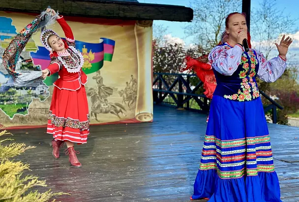 Круиз на виноградники, казачьи угощения и забег в юбках: как туристам отметить 8 Марта в Краснодарском крае