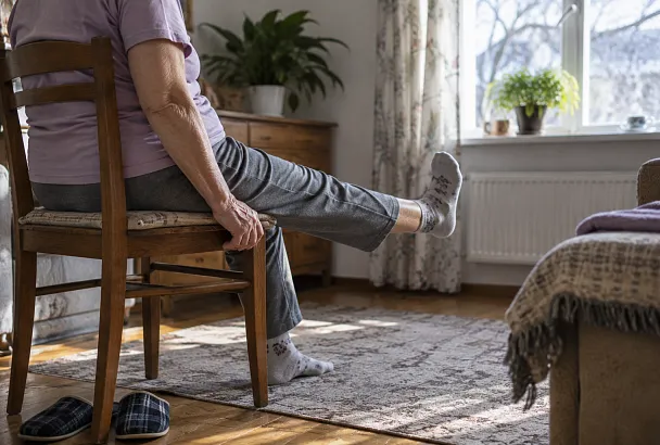 Как укрепить ноги после 60 лет: упражнения, которые можно делать даже на стуле