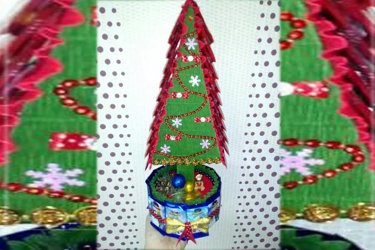 Елка из конфет и пакетиков чая