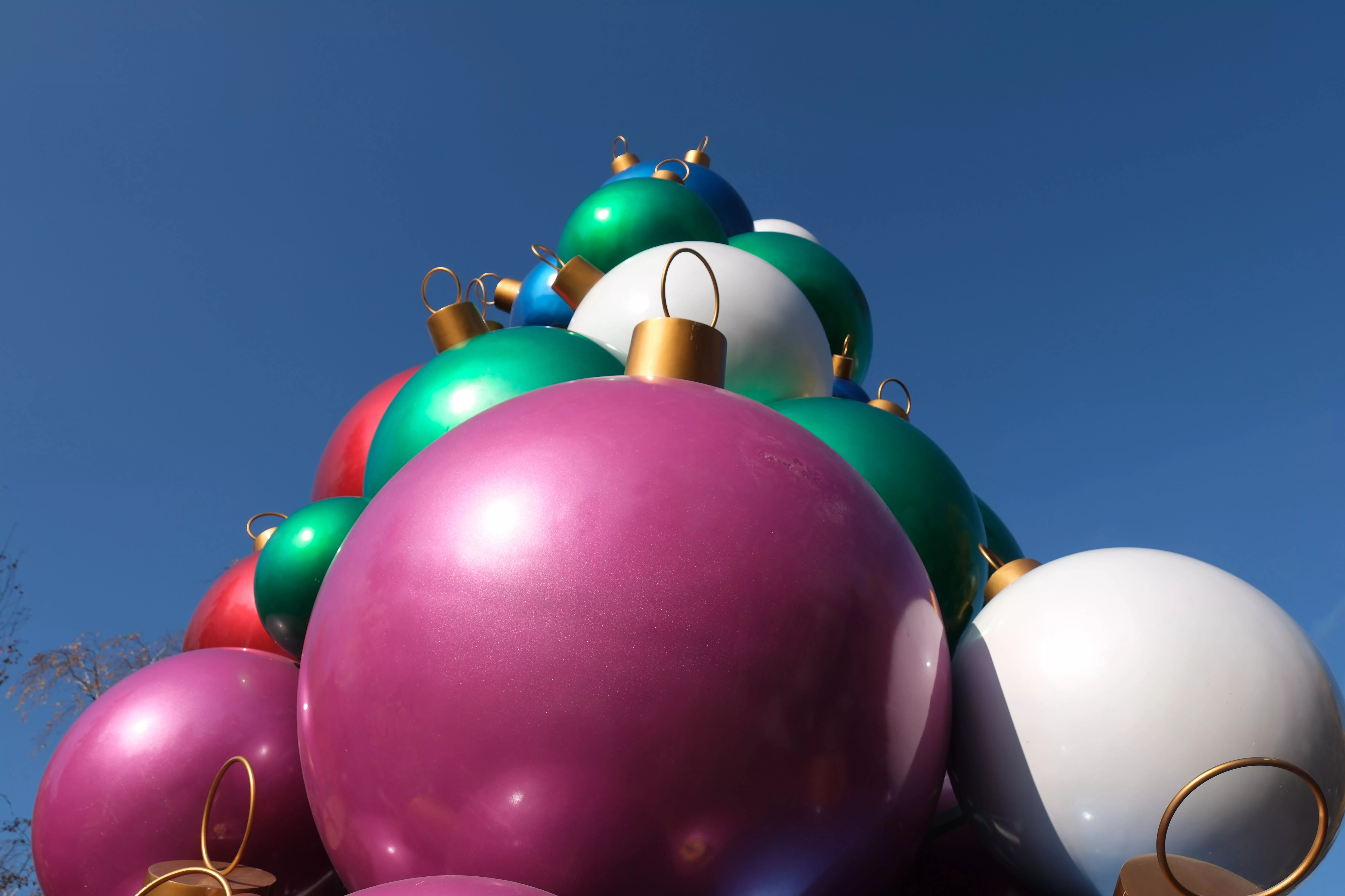 Армавир начали украшать к Новому году