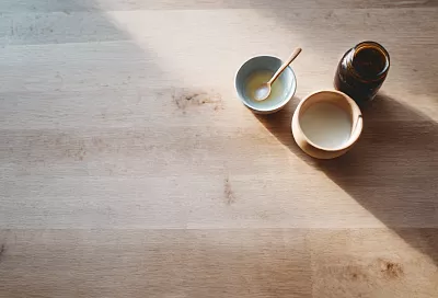 Старой деревянной мебели возвращаю натуральный блеск за 10 минут: два простых средства из того, что есть дома