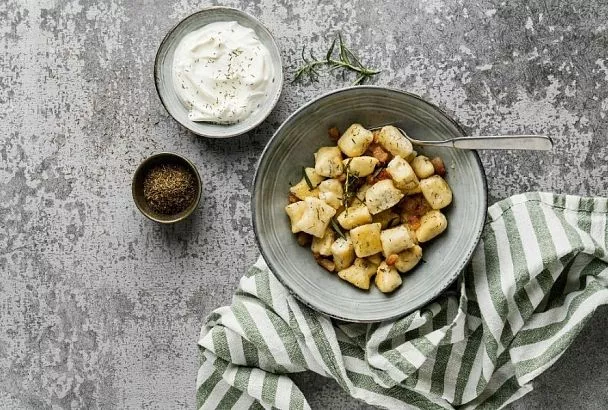 Никакой утомительной лепки: большие ленивые вареники с творогом затмят все остальные блюда на столе