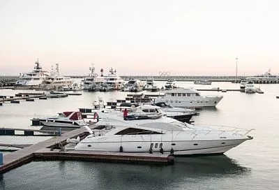 Паром Sea Bridge из Трабзона третьи сутки стоит у побережья Сочи