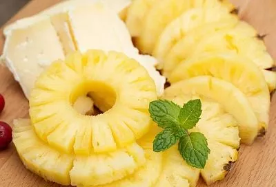 Изысканная рождественская закуска из ананаса: всего четыре ингредиента и 15 минут на приготовление