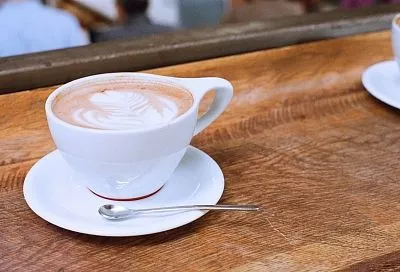 Могло быть и лучше: почему диетологи не советуют на завтрак одновременно есть творог и пить кофе