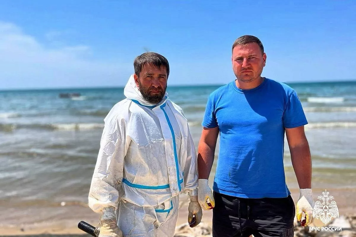 Чуть не утонула. Водолазы МЧС спасли женщину на пляже в Анапе  