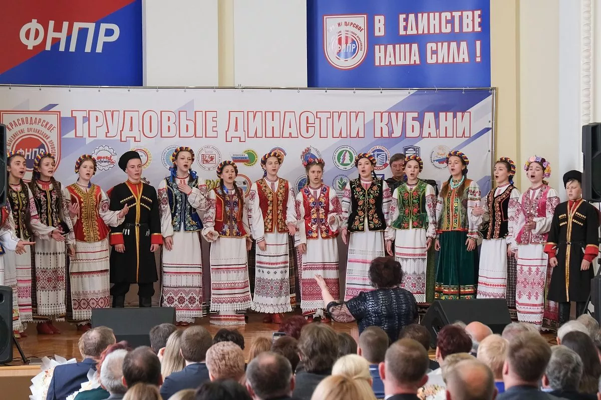 На торжественном мероприятии выступили творческие коллективы учреждений культуры. 