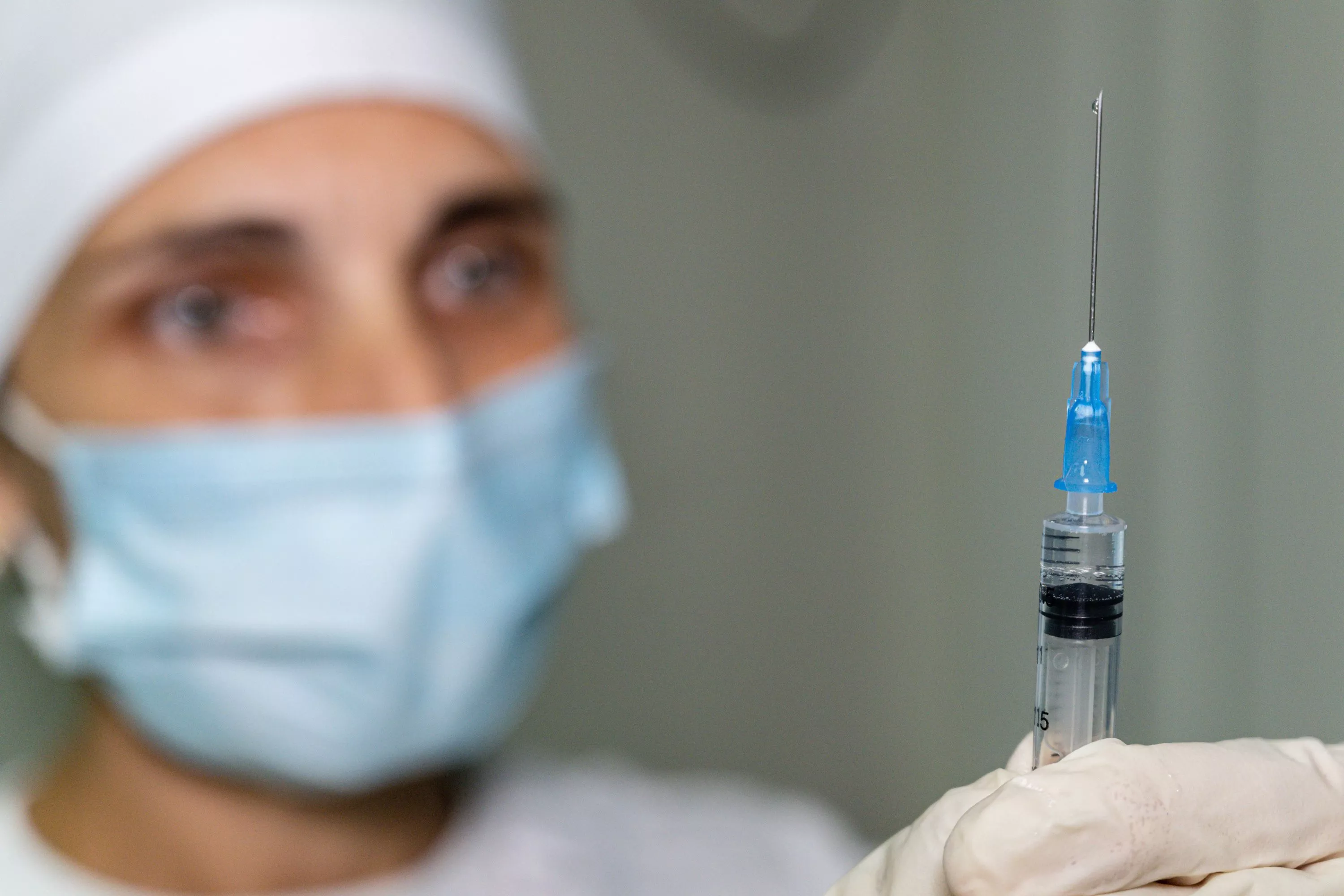 Сезон ОРВИ не спешит уходить: в восьми регионах России зафиксирован рост заболеваемости