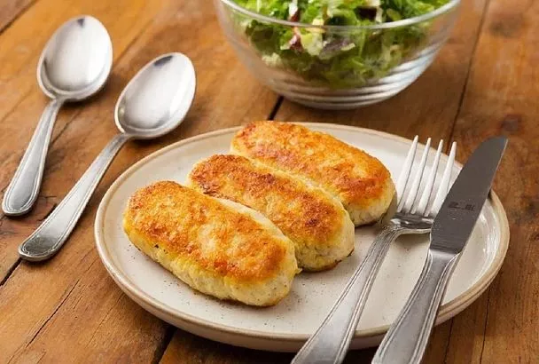 Даже из дешевого минтая у меня получаются сочные, нежные и жирные котлеты: секреты приготовления 