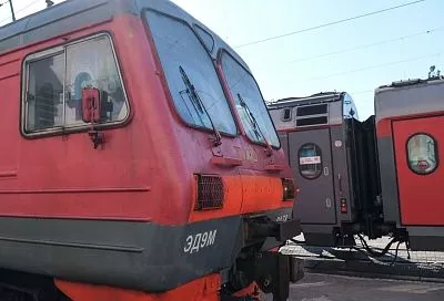 Пассажиры задержанных поездов обеспечены питанием на четырех железнодорожных станциях Кубани