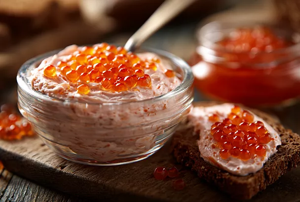 Намазка «Красная икра» за копейки – вкуснее магазинной в 10 раз! Хребет лосося и масло – 700 г роскоши на хлебе