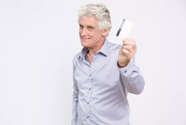 Пенсия не священна: как приставы могут удерживать долги и где проходит «красная черта»