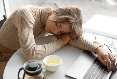 Постоянная усталость и сбой сна – это не возраст, а перегруженный гомеостаз