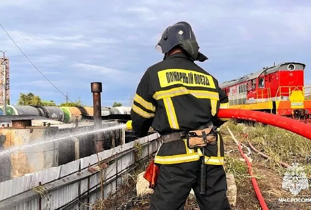 В Краснодаре тушат пожар на улице Демуса