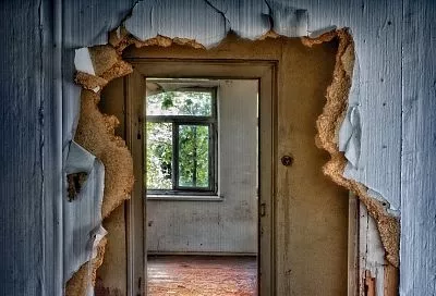 Жилье станет вашим: как получить в собственность пустующий дом или квартиру