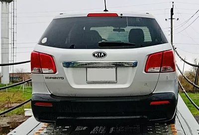 Закрытый гараж не помог. Приставы принудительно конфисковали автомобиль у должника на Кубани