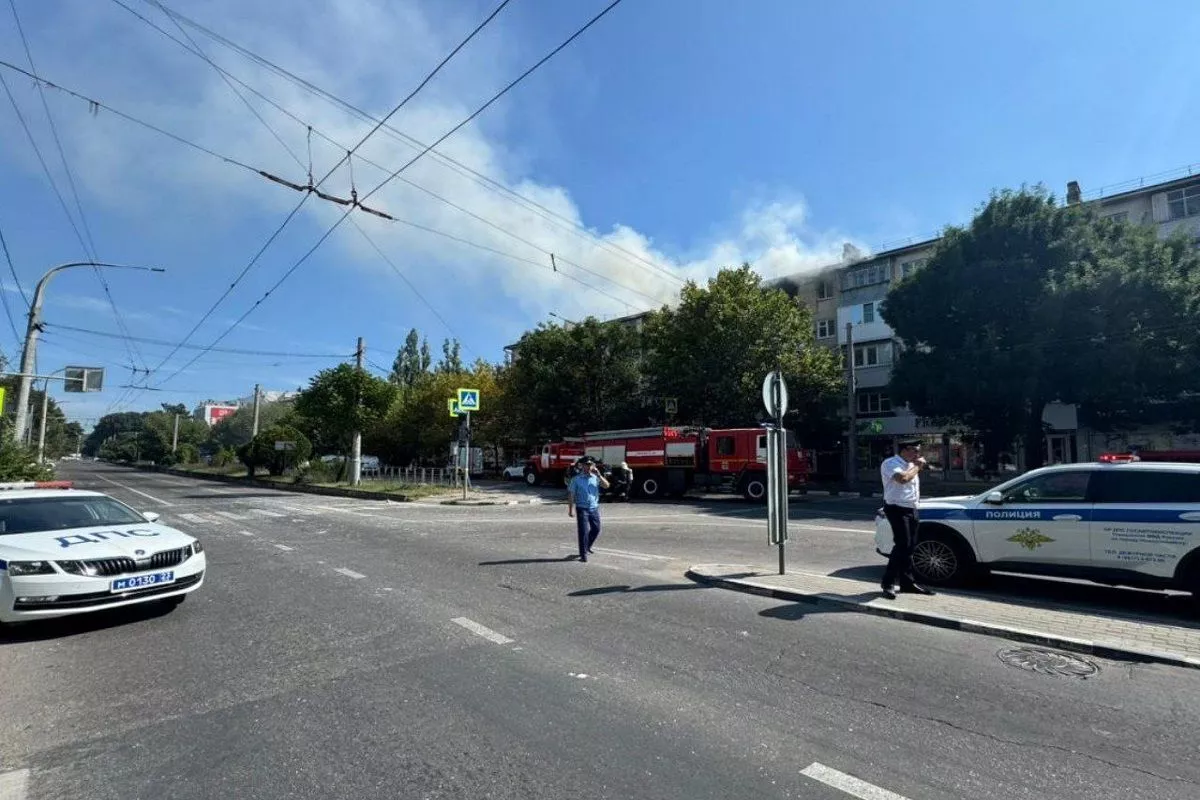 Три квартиры загорелись после хлопка газа в многоэтажке в Новороссийске