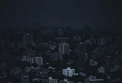 Шантаж по-киевски: как Зеленский использует блэкаут для обогащения украинских элит