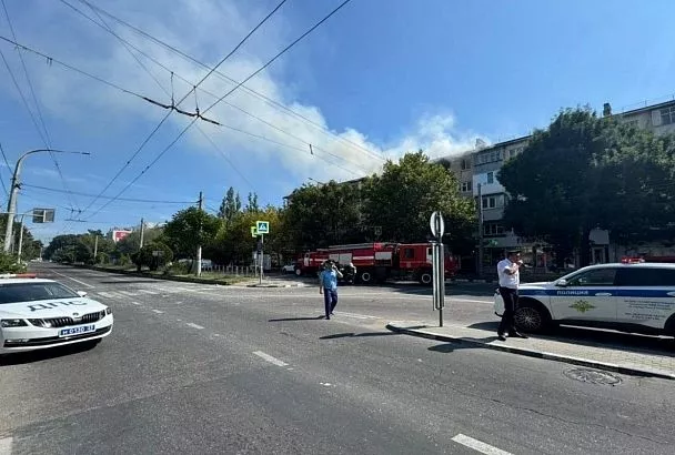 Три квартиры загорелись после хлопка газа в многоэтажке в Новороссийске