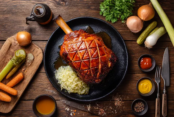 Рулька, как из ресторана: варим до нежности, запекаем до золотой корочки