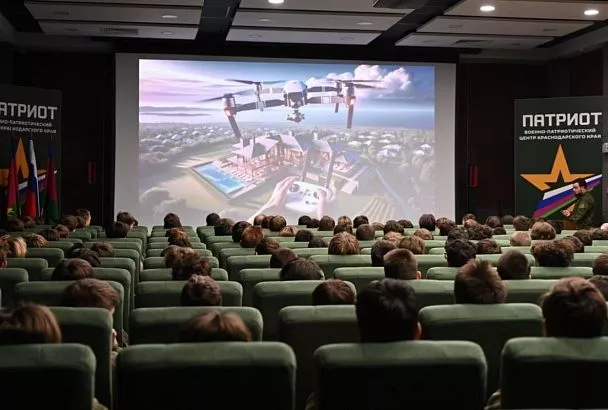 В центре «Патриот» в Динском районее научат управлять БПЛА порядка 4,5 тысячи юношей допризывного возраста