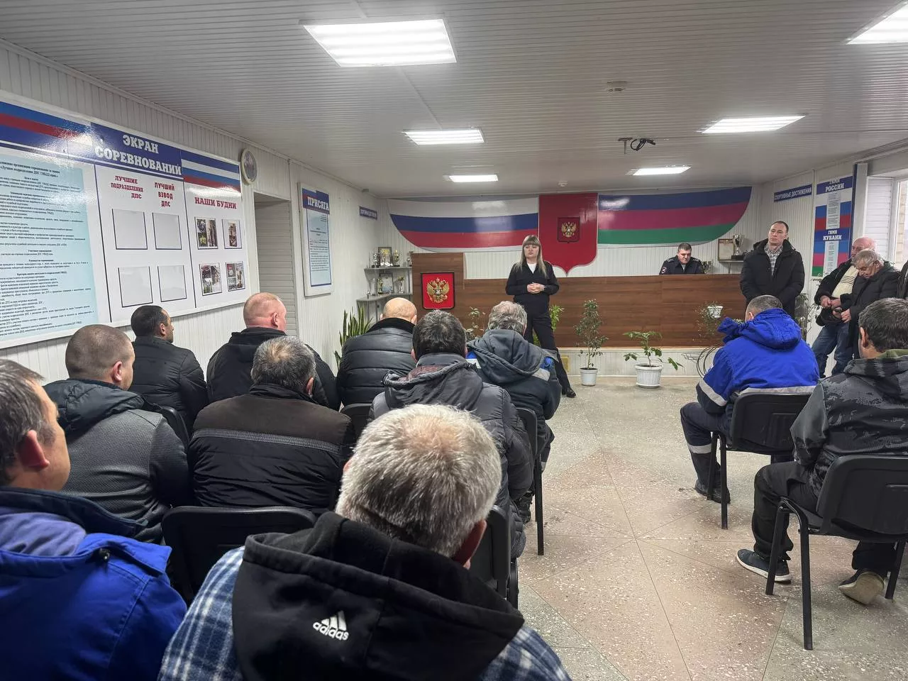 На страже безопасности: в Славянском районе сотрудники ГИБДД провели профилактическую работу с водителями школьных автобусов