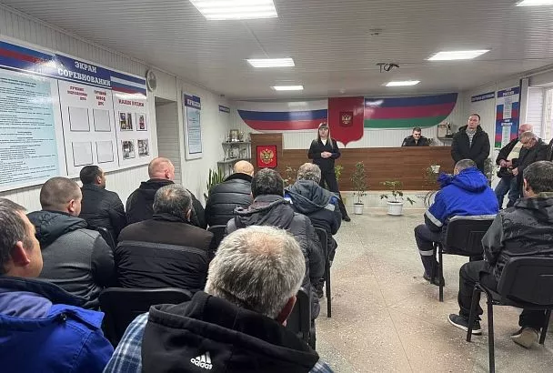 На страже безопасности: в Славянском районе сотрудники ГИБДД провели профилактическую работу с водителями школьных автобусов