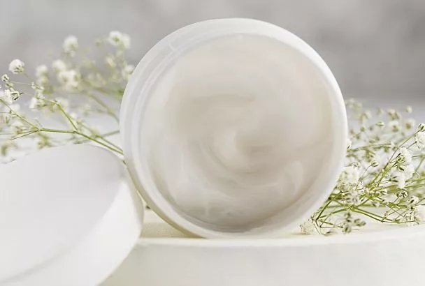 Увлажняющий крем не хуже воды помогает организму пережить лето