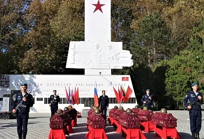 Останки 98 красноармейцев перезахоронили в поселке Стрелка Темрюкского района