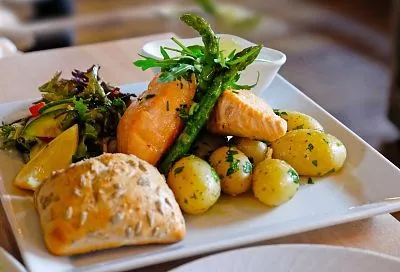 Французский картофельный гратен с хрустящей корочкой: рецепт нежный, сливочный — просто волшебство