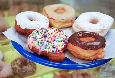 Хрустящие снаружи и тающие внутри — идеальный рецепт пончиков для начала дня