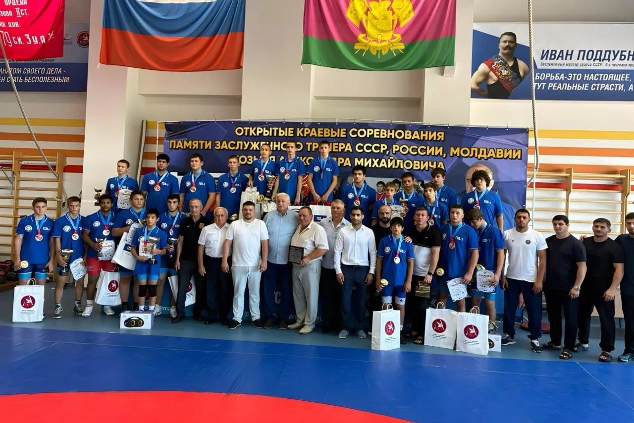 Победы на родном ковре: кубанские борцы удачно выступили на краевом турнире