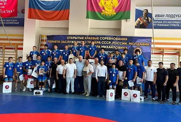 Победы на родном ковре: кубанские борцы удачно выступили на краевом турнире