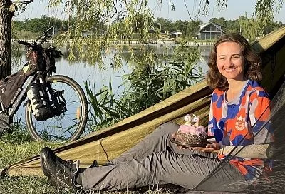 «Поехавшая» добралась до Краснодарского края: велотуристка из Москвы встретила 27-летие в кубанской станице