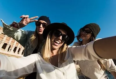 Эксперт Нарт назвала новый тревел-тренд среди зумеров