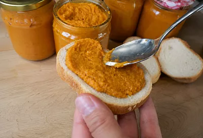 Тушим кабачки с морковью и запечённым чесноком: икра выходит густой, почти как паштет
