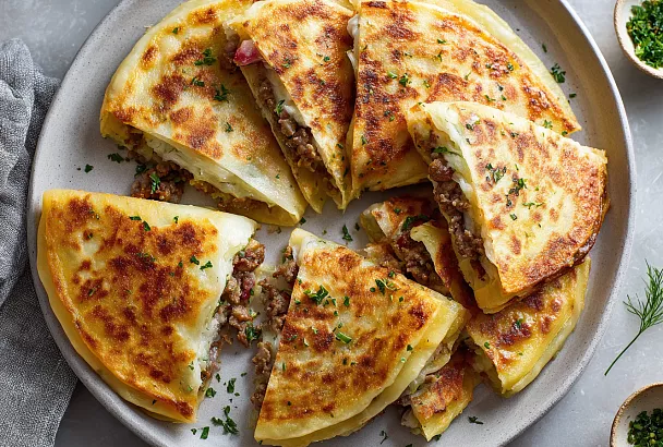 Лепёшки с мясом и картошкой из лаваша: сочные и очень вкусные