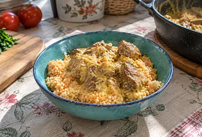 Томатный кускус с говядиной: мясо прогреваем в пряном кокосовом соусе