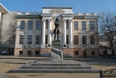 Тайники для книг и капсула времени: ﻿Краснодарская краевая библиотека имени А. С. Пушкина отметила 125-летний юбилей