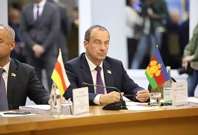 Юрий Бурлачко: «Совмещая векторы работы, мы помогаем не одному конкретному субъекту, а всем членам ассоциации и нашим избирателям»