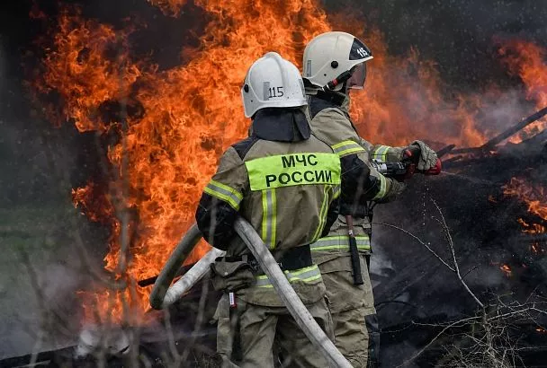 В Феодосии из-за атаки БПЛА загорелась нефтебаза 