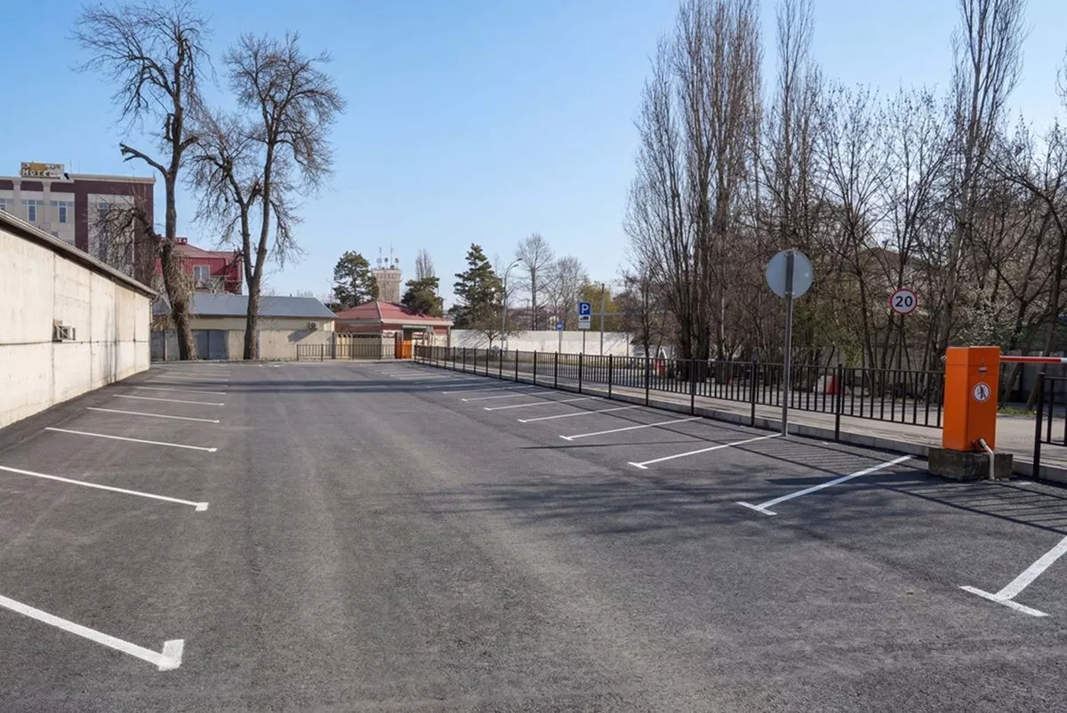 Бесплатную парковку благоустроили неподалеку от аэропорта Краснодара