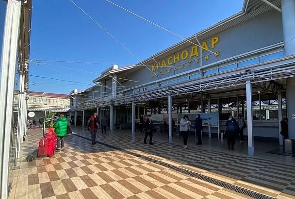 Часть ушедших на запасные аэродромы самолетов вернулись в Краснодар 