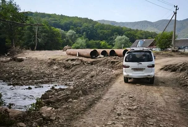 В Молдавановке на месте второго разрушенного паводком моста оборудовали переправу